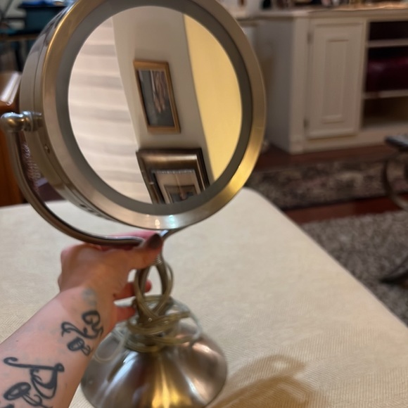 Vanity 2 sided magnifying mirror 🥰 - Picture 2 of 3